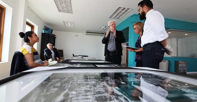 La muestra exhibe a la Tijuana de 1964 a través del lente del fotógrafo e historiador Harry W. Crosby