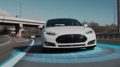 Durante una presentación en la sede de Tesla en Fremont, California, el ejecutivo aseguró que la firma operará una flota “autónoma de taxis robots” en 2020, y que pronto podrá fabricar algunos carros sin volantes ni pedales.