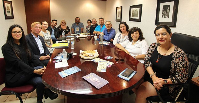 Jonathon Glus, Executive director for Arts & Culture, City of San Diego, Haydé Zavala Leyva, directora del Instituto Municipal de Arte y Cultura de Tijuana, Sara Vázquez, de ICBC y grupos artísticos locales se reunieron