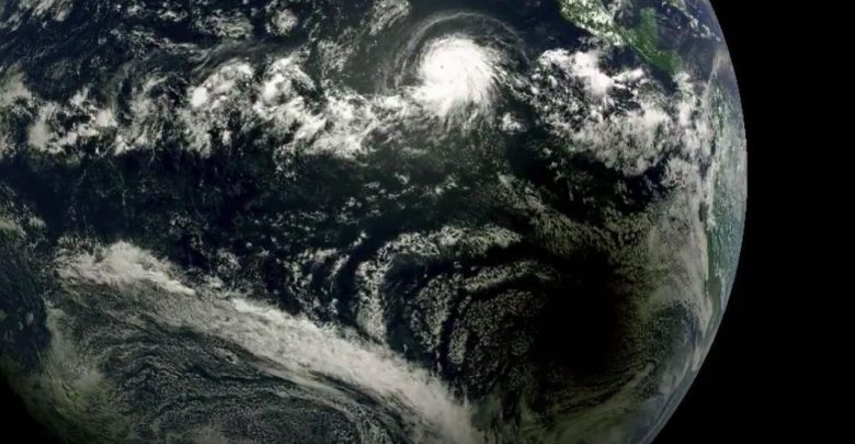 El eclipse coincidió con el paso del Huracán Bárbara