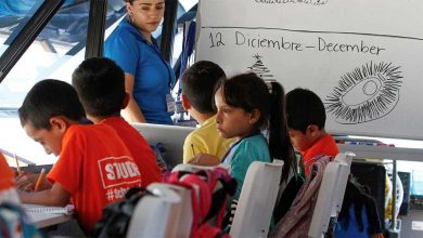 El autobús solía tener una capacidad para 55 personas, pero sin los avejentados interiores ahora puede acomodar a 80 niños.